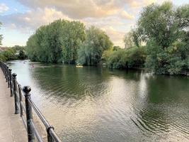 uma Visão do a rio severn às shrewsbury foto