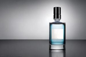 azul garrafa perfume brincar estúdio tomada, isolado fundo, branco rótulo, marketing e produtos apresentação. foto