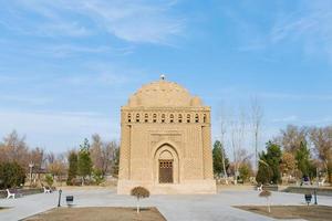 Bucara, Uzbequistão. dezembro de 2021 mausoléu dos samanídeos em um dia ensolarado no inverno foto