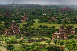 panorama Visão do antigo templos, velho Bagan, myanmar foto