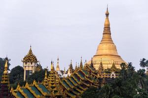 Yangon , myanmar - jul 20, 2018-shwedagon pagode é a a maioria sagrado budista pagode dentro myanmar. foto