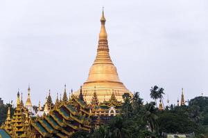 Yangon , myanmar - jul 20, 2018-shwedagon pagode é a a maioria sagrado budista pagode dentro myanmar. foto