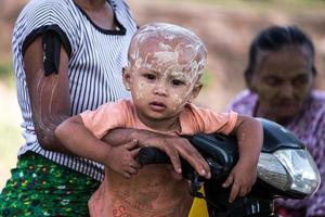 mandalay, myanmar-jul 18, 2018-o caminho do pessoas vida dentro myanmar. a autêntico cultura do sociedade. foto