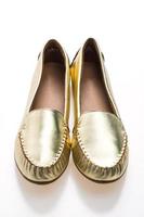 sapatos de mulher dourados foto