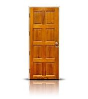 porta de madeira isolada no fundo branco foto