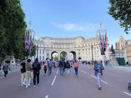 Londres dentro a Reino Unido dentro Junho 2022. pessoas a comemorar a platina jubileu dentro Londres foto