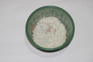 foto do branco arroz dentro uma verde recipiente