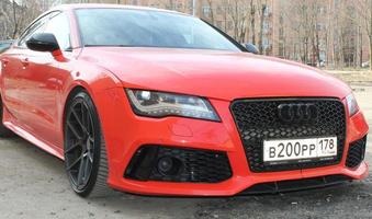 afundou Petersburgo Rússia - 04 16 2023 moderno vermelho audi carro. foto