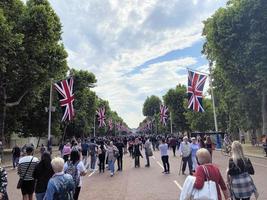 Londres dentro a Reino Unido dentro Junho 2022. pessoas a comemorar a rainhas platina jubileu foto