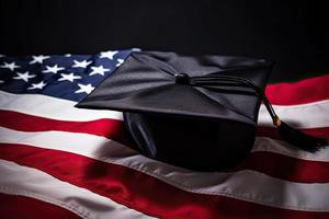 uma graduação boné em a americano bandeira foto