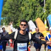 Novo Délhi, Índia - marcha 16 2023 - vedanta Délhi metade maratona raça depois de cobiçado dentro que maratona participantes sobre para Cruz a terminar linha, Délhi metade maratona 2022 foto