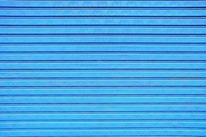 velho azul pintura em dobrável metal porta fundo. foto