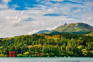 lago ashi, motohakone, hakone, distrito de ashigarashimo, kanagawa, japão foto