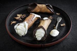 tradicional italiano deserto cannoli foto