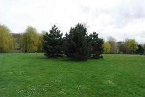 lindo baixo ângulo Visão do Wardown público parque do luton Inglaterra ótimo bretanha. imagem estava capturado em 07 de abril de 2023 foto