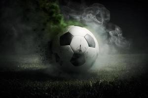 tradicional futebol bola em futebol campo em verde Relva com Sombrio tonificado nebuloso fundo. neural rede gerado arte foto