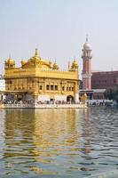 lindo Visão do dourado têmpora - Harmandir sahib dentro amritsar, punjab, Índia, famoso indiano sikh marco, dourado têmpora, a a Principal santuário do sikhs dentro amritsar, Índia foto