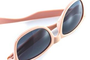 Rosa oculos de sol em branco fundo foto
