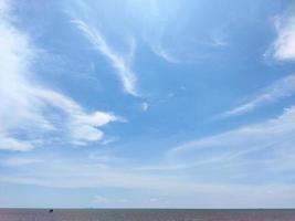 lindo nuvens adequado para seu fundo, imaginação, e Mais foto