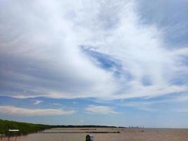 lindo nuvens adequado para seu fundo, imaginação, e Mais foto