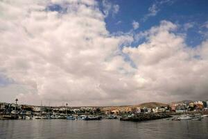 Cidade à beira-mar foto