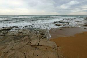 costa do mar mediterrâneo no norte de israel. foto