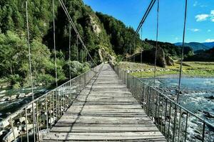 uma montanha ponte foto