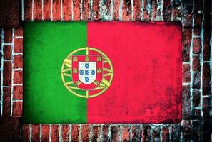Portugal bandeira em tijolo parede foto