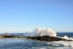 mar com ondas foto