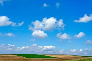 campo e nuvens panorama foto