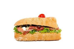 enorme sanduíche isolado foto