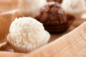 doce chocolate bombons foto