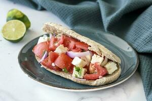 grego Pão Pita salada foto