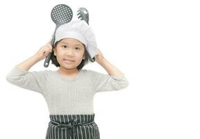 retrato do fofa menina chefe de cozinha com cozinhar chapéu e avental foto