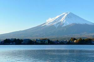 panorama do Fuji montanha às lago kawaguchiko foto