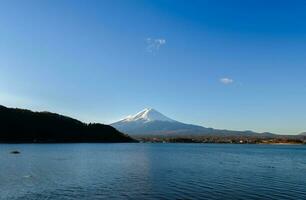 panorama do Fuji montanha às lago kawaguchiko foto