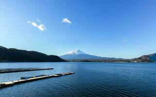 panorama do Fuji montanha às lago kawaguchiko foto