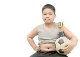 obeso gordo Garoto segurando futebol e troféu foto