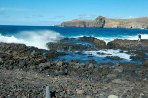 costa do agaete em a ilha do vovó canaria dentro a atlântico oceano. foto