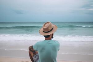 costas Visão do uma homem vestindo uma chapéu sentado em uma de praia. ai gerado foto
