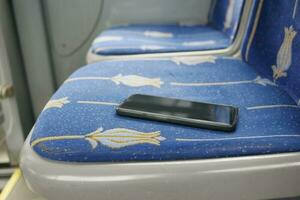 esqueço Smartphone em ônibus sentar, perdido inteligente telefone foto