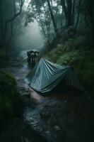 região selvagem sobrevivência. bushcraft barraca debaixo a lona dentro pesado chuva, abraçando a calafrio do alvorecer. uma cena do resistência e resiliência foto