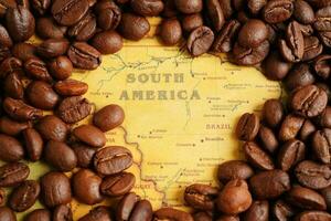 café feijão em mundo mapa, compras conectados para exportação ou importar. foto