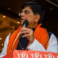 Novo Délhi, Índia - marcha 27 2023 - piyush goyal gabinete ministro e testemunho membro do bharatiya janata festa - bjp durante uma comício dentro Apoio, suporte do bjp candidato adiante do mcd local corpo eleições 2022 foto