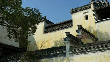 a lindo tradicional chinês Vila Visão com a clássico arquitetura e limitar faixa Como fundo foto