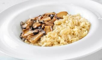 porção de risoto com cogumelos foto