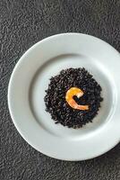 arroz negro com camarão foto