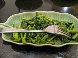 kangkung sopa tradicional Comida a partir de Indonésia, único tempero, cheio gosto e saudável. a foto é adequado para usar para tradicional Comida fundo, poster e Comida contente.