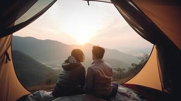 homem e exuberante senhora casal apreciar dentro elas barraca às elas acampamento ponto com manhã para início com luz ver. criativo recurso, ai gerado foto