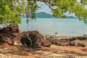 de praia ao longo sulista costa dentro ko lanta, Tailândia foto